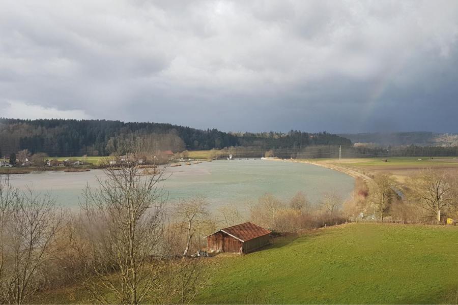 Stille X Weite - Hochwertige Wohnung Mit See-Panorama Kronburg エクステリア 写真